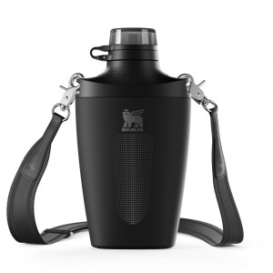 Stanley The Stanley Cross Bottle | 23 OZ Noir | 142039TKE